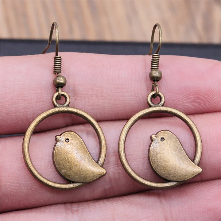 Boucles d'oreilles pendantes avec charme d'oiseau vintage – Bijoux boho faits main