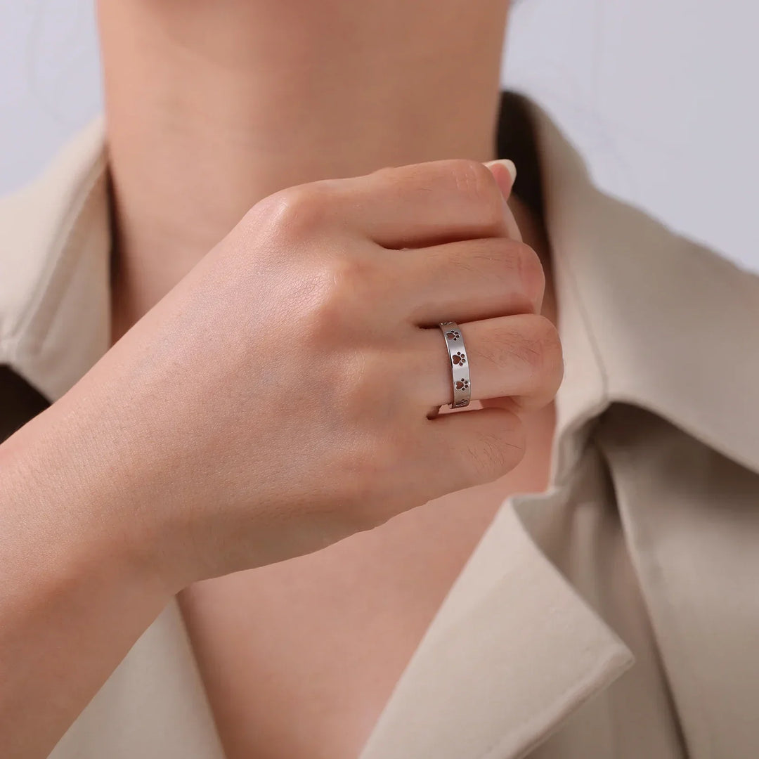 Bague en Acier Inoxydable avec Motif de Patte en Or