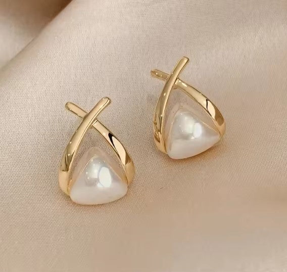 Boucles d'oreilles vintage en forme de croix triangle avec perles pendantes