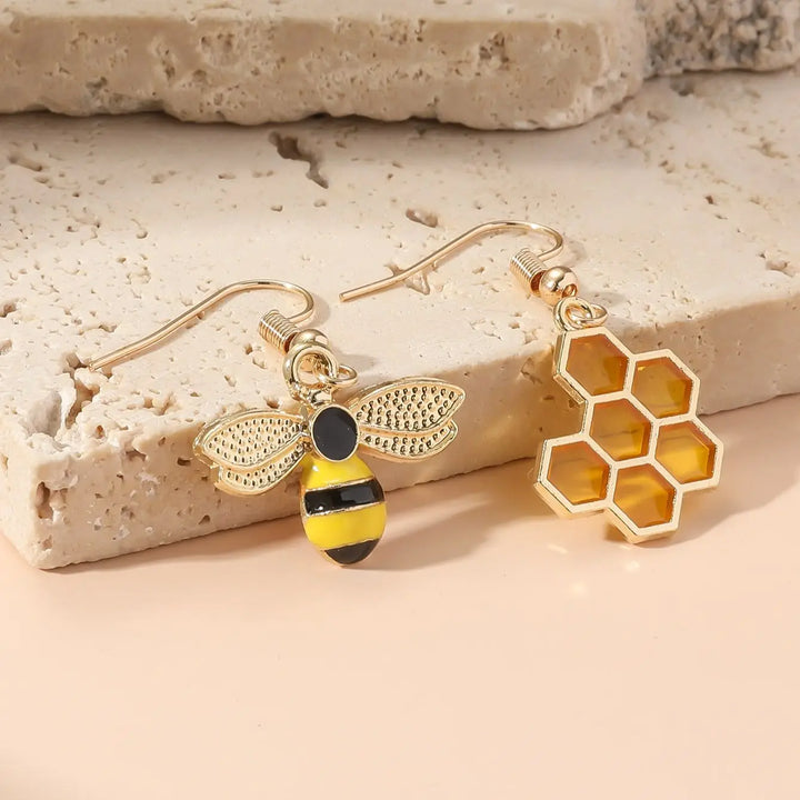 Boucles d'Oreilles en Nid d'Abeille et Goutte d'Abeille – Bijoux en Ton Or pour Femmes