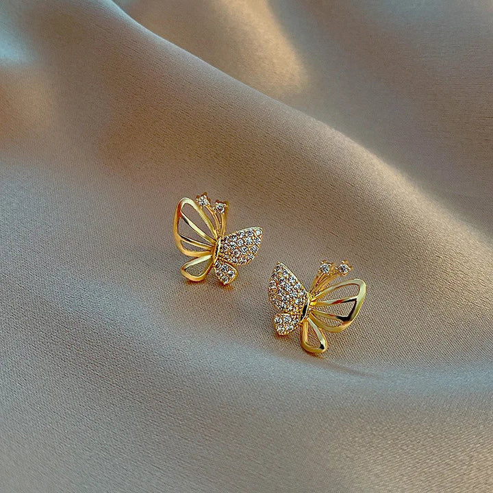 Boucles d'oreilles puces en zircon élégant en forme de papillon