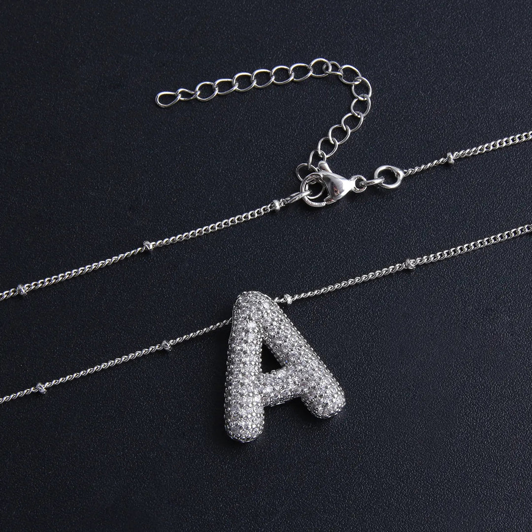 Collier initial en lettres bulle | Or blanc