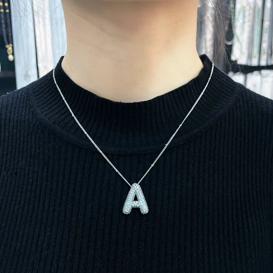 Collier initial en lettres bulle | Or blanc