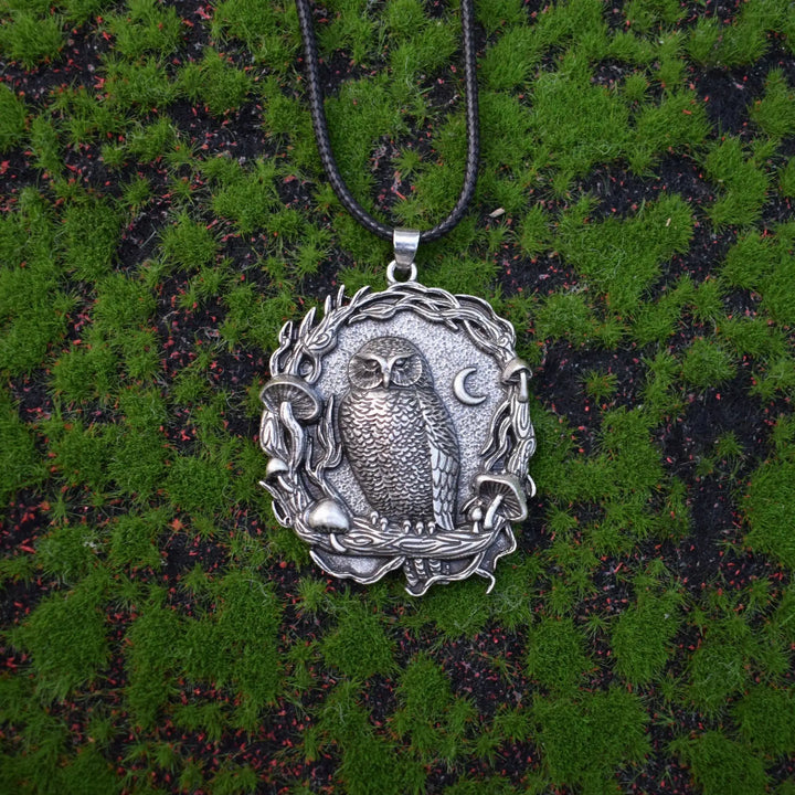 Pendentif en forme de champignon de lune avec hibou mystique