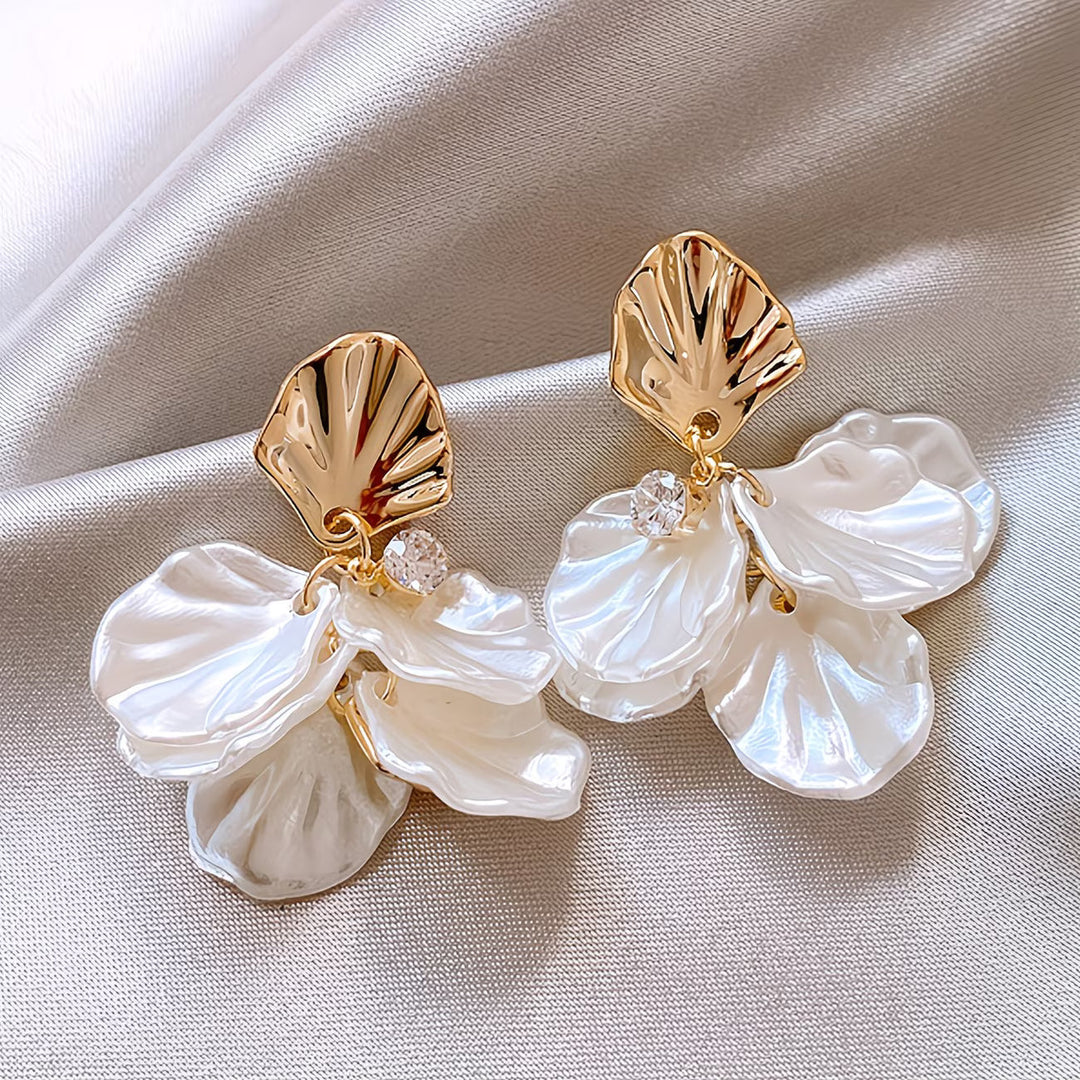 Les Boucles d'Oreilles en Perles Pétales Givrées