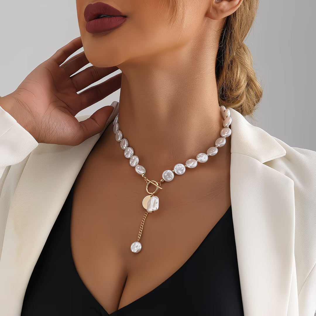Collier à fermoir en perles baroques