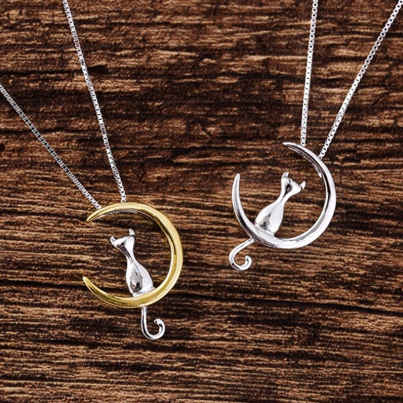 Collier élégant de chat avec croissant et chat