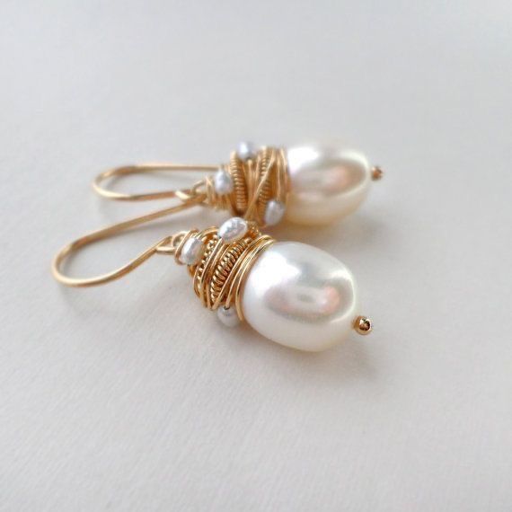 Boucles d'oreilles en perles vintage avec fils dorés