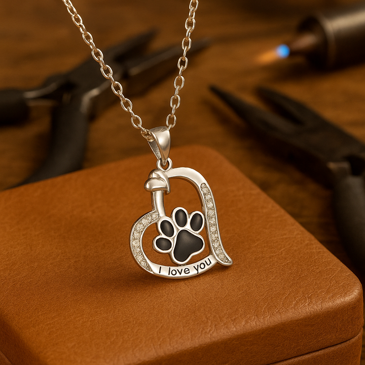 Collier en forme de patte de chien en cœur avec zirconia