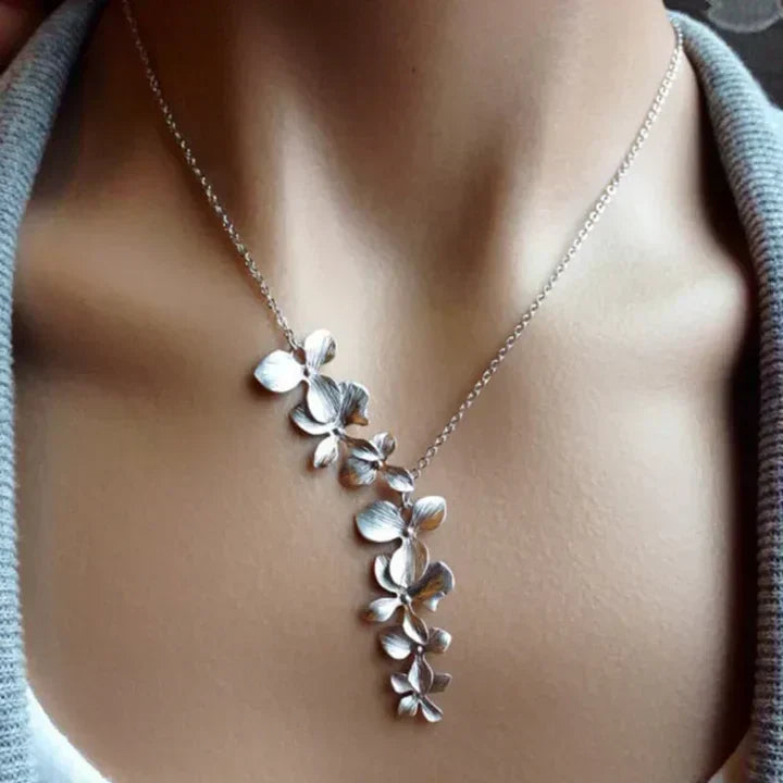 Collier avec pendentif Pétales Argentés | Or Blanc
