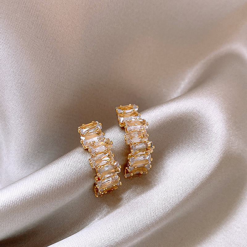 Boucles d'oreilles élégantes avec zirconia en or