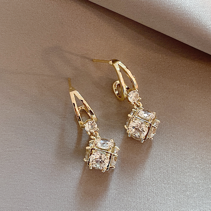 Boucles d'oreilles en zircon cubique élégant en or