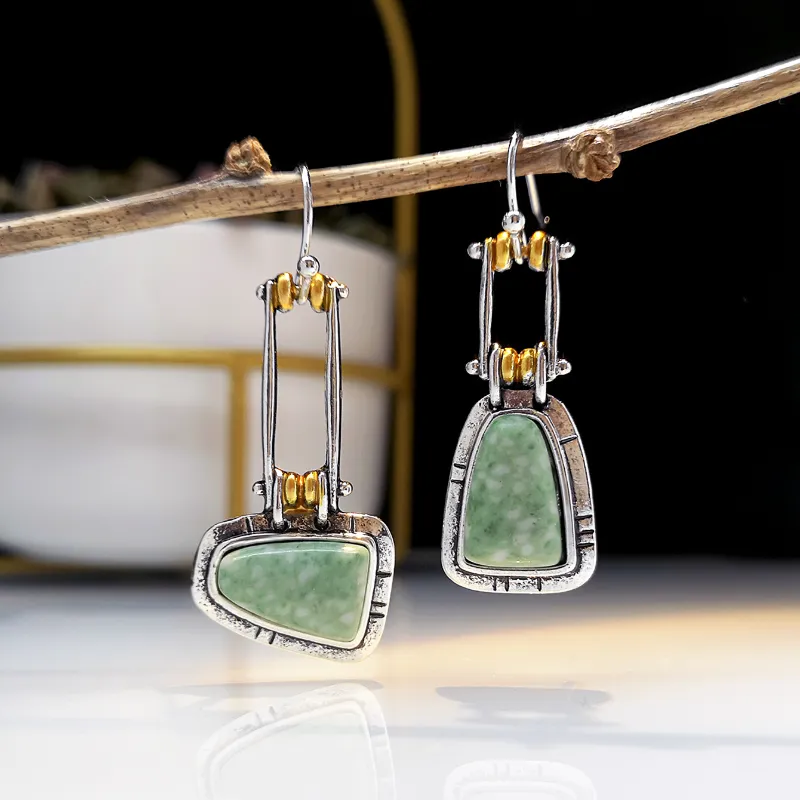 Boucles d'oreilles en argent avec pierres vertes vintage