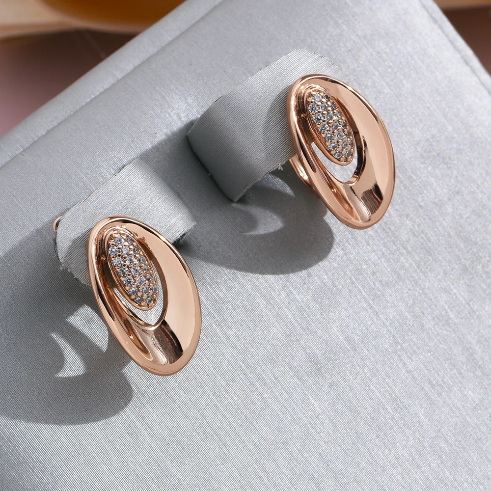 Boucles d'oreilles en or creux élégantes