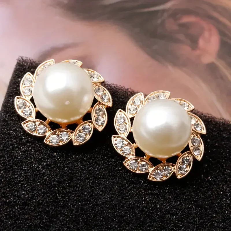 Boucles d'oreilles Exquises en Perles et Feuilles Brillantes | Or