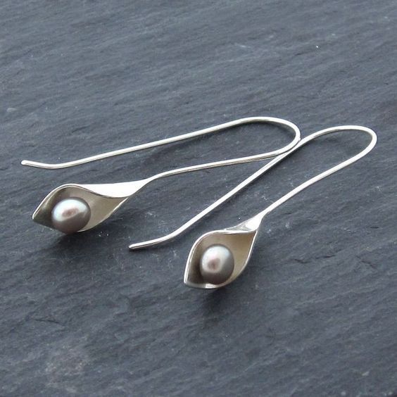 Boucles d'oreilles vintage en argent avec perles pendantes