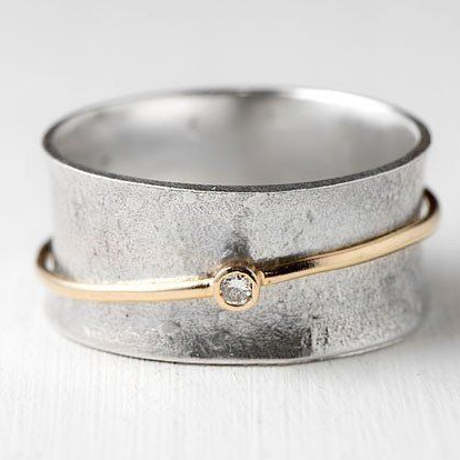 Bague en argent avec zirconia de la ligne dorée vintage