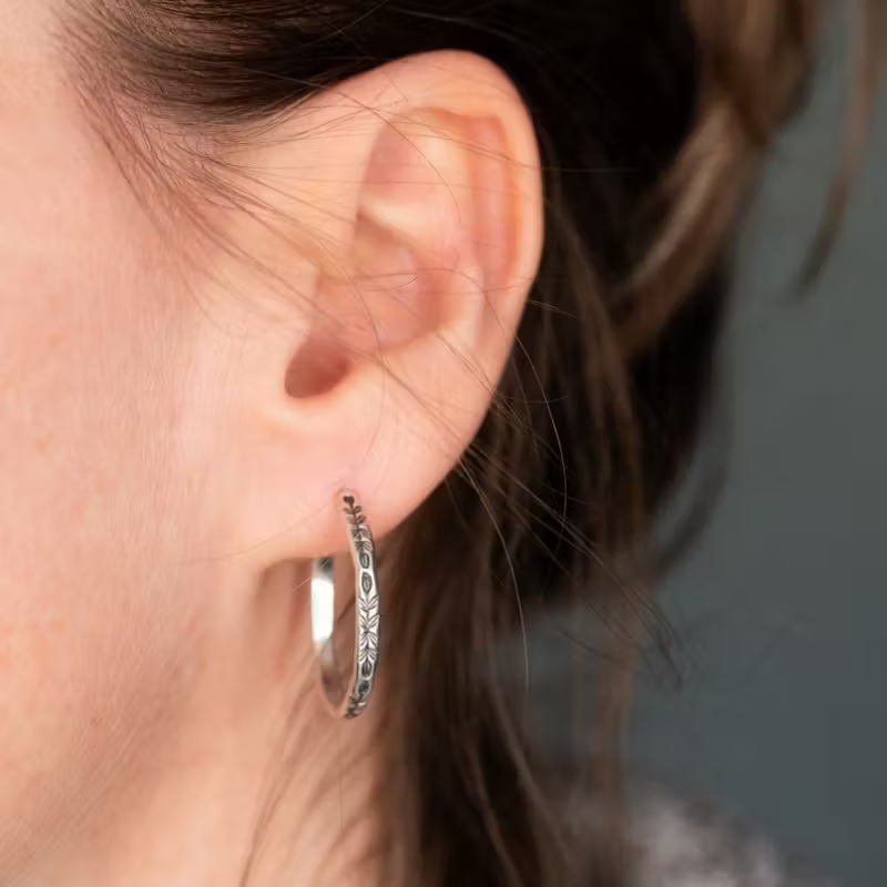 Boucles d'oreilles légères en forme de cerceau