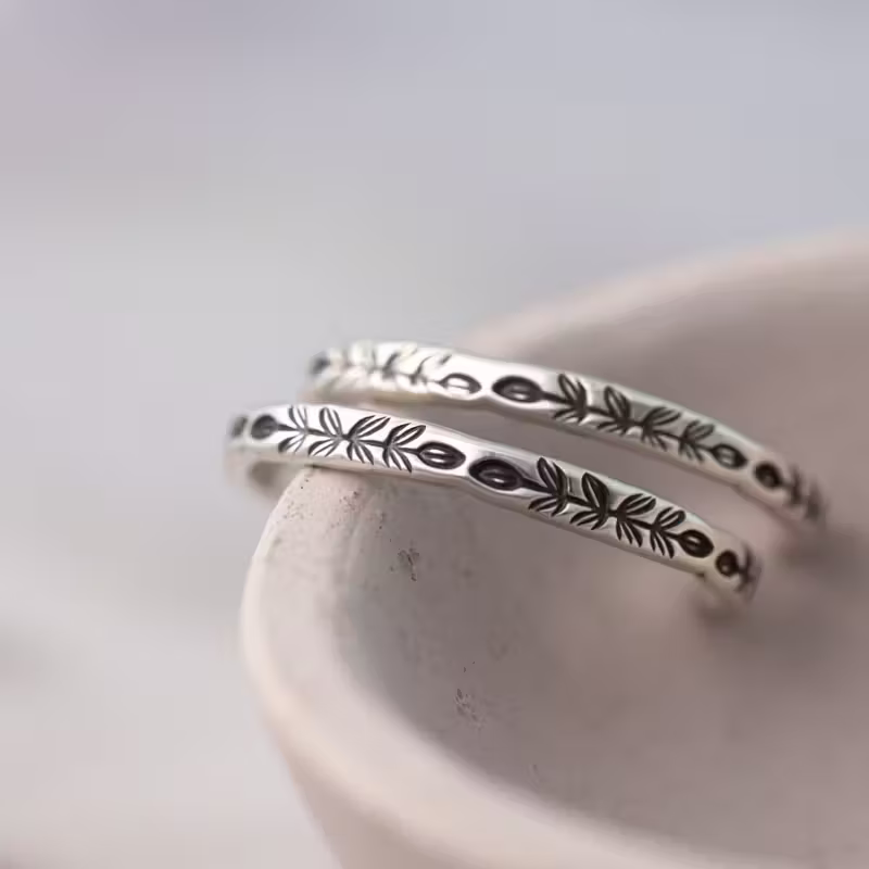 Boucles d'oreilles légères en forme de cerceau