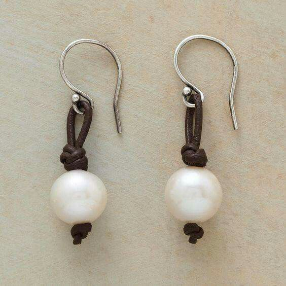 Boucles d'oreilles en cuir perlé vintage