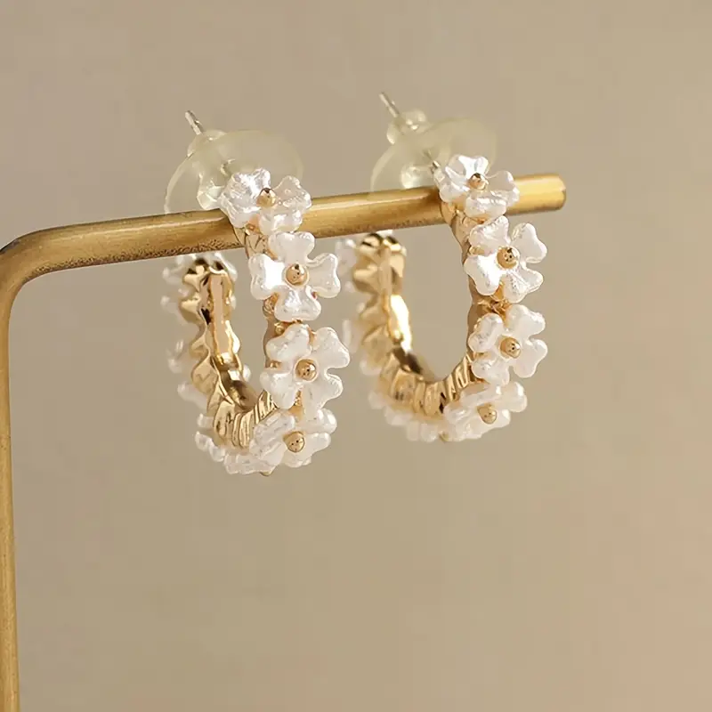 Boucles d'oreilles en forme de cercle floral doré