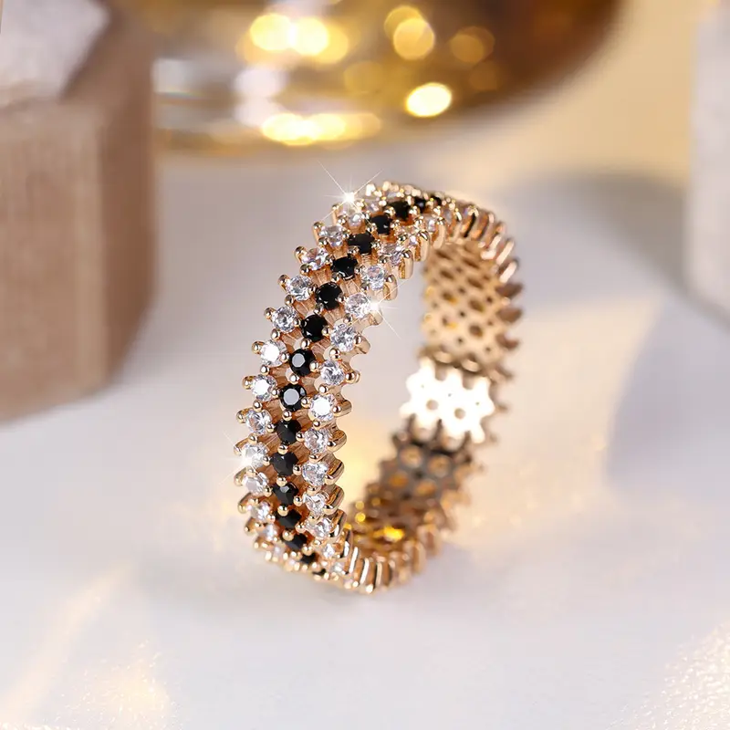 Bague en Or avec Cristaux Étincelants Incrustés