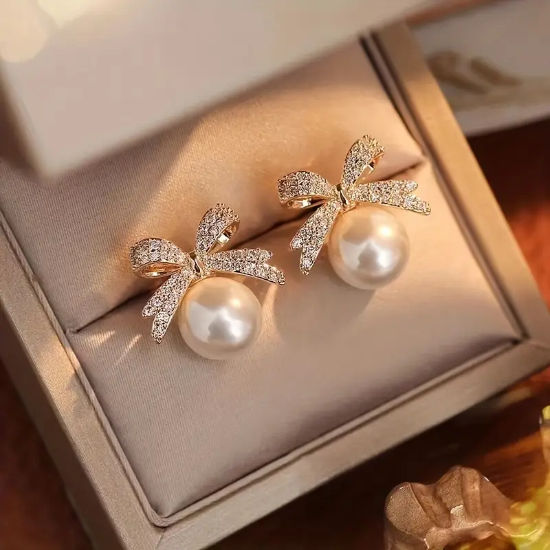 Boucles d'oreilles en forme de nœud brillant avec perles