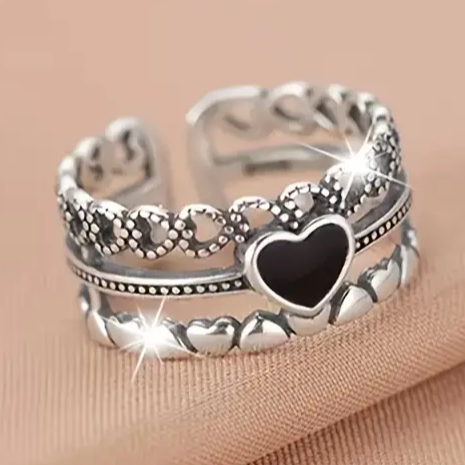 Bague en argent avec cœur noir ouvert