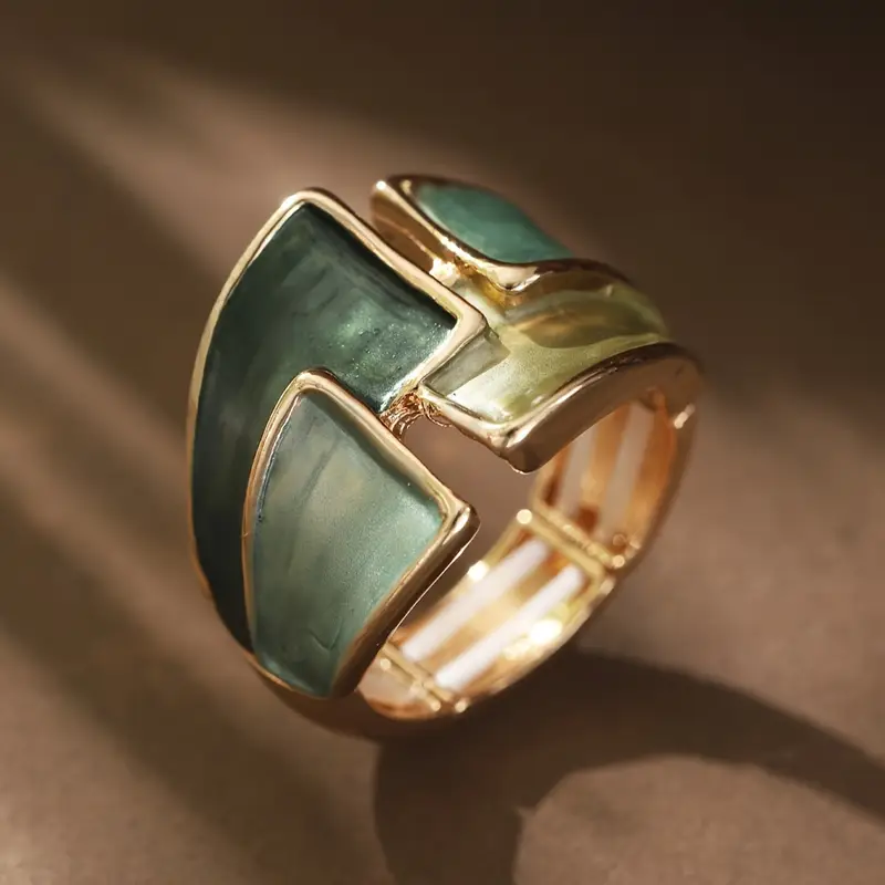 Bague en or émaillée verte