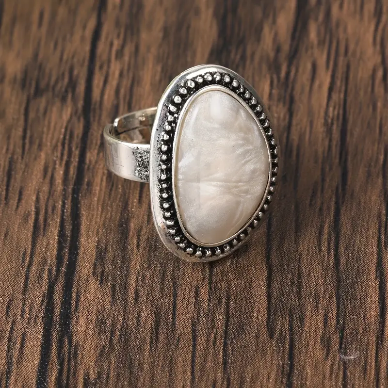 Bague en Argent avec Pierre Blanche Vintage