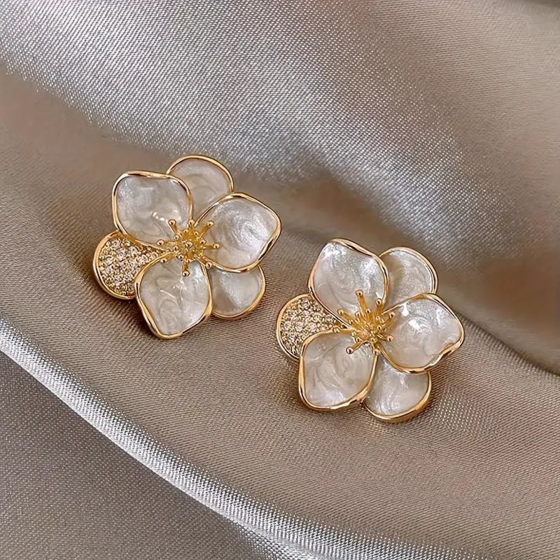 Boucles d'oreilles en émail blanc élégant