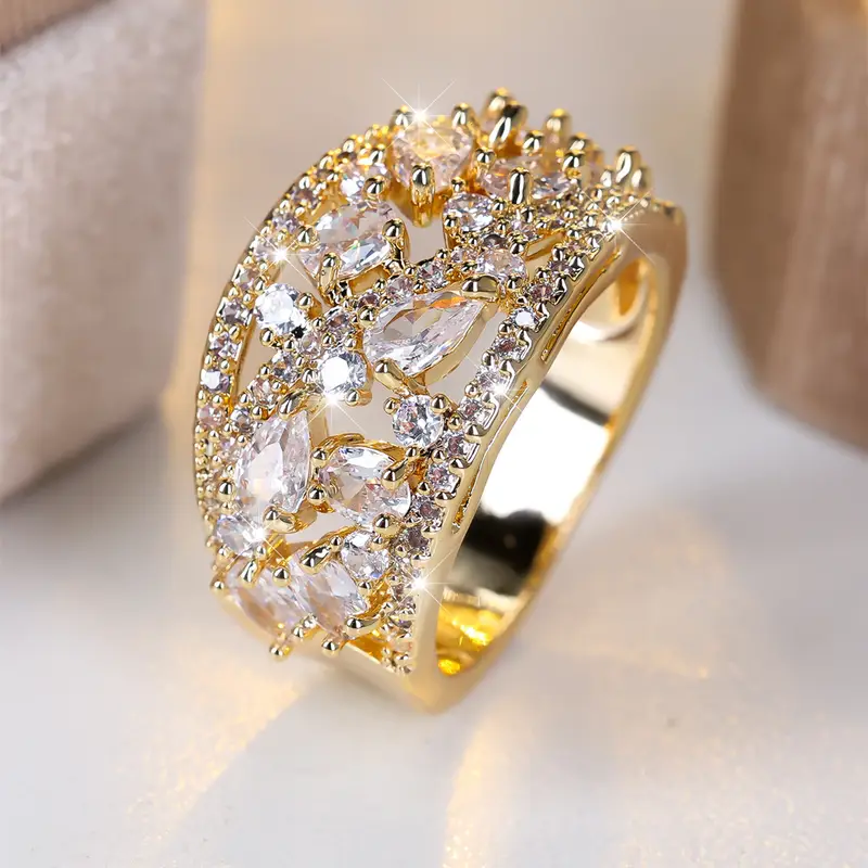 Bague en Or Creux avec Cristaux Blancs