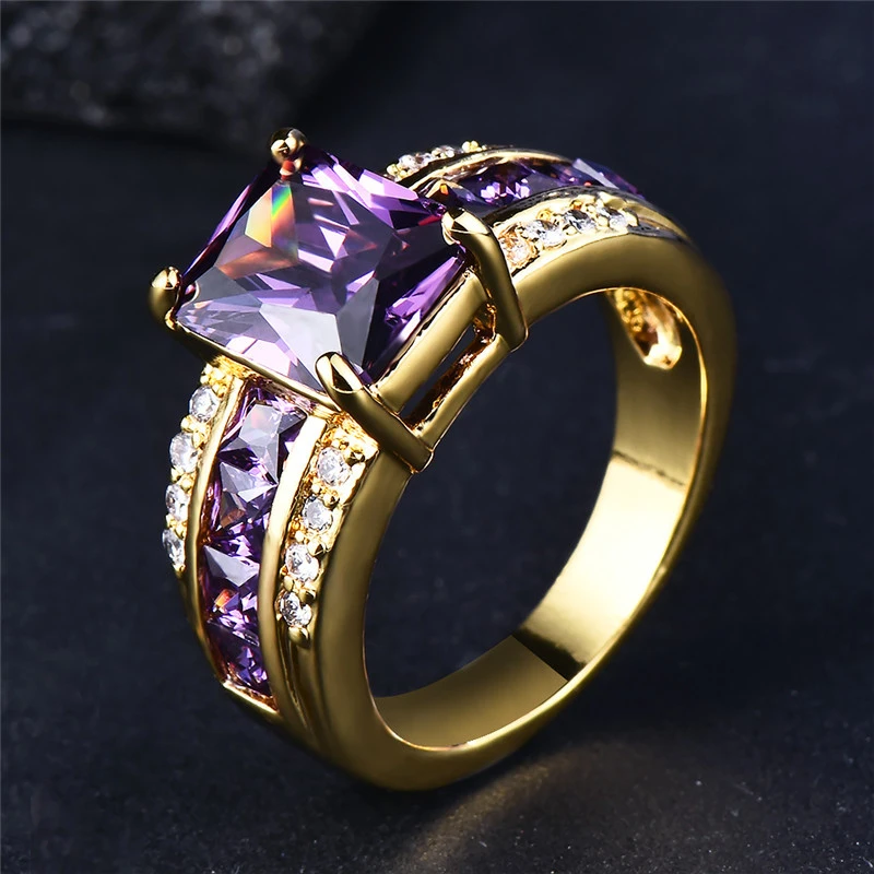 Bague en verre doré violet