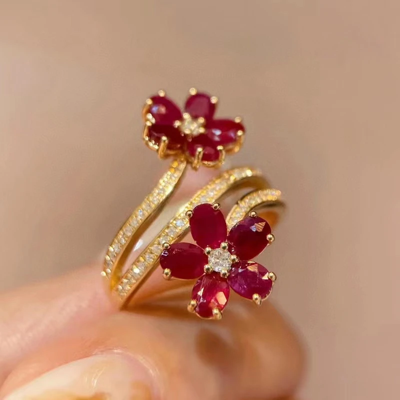 Bague en Or avec Pétales Rouges en Spirale
