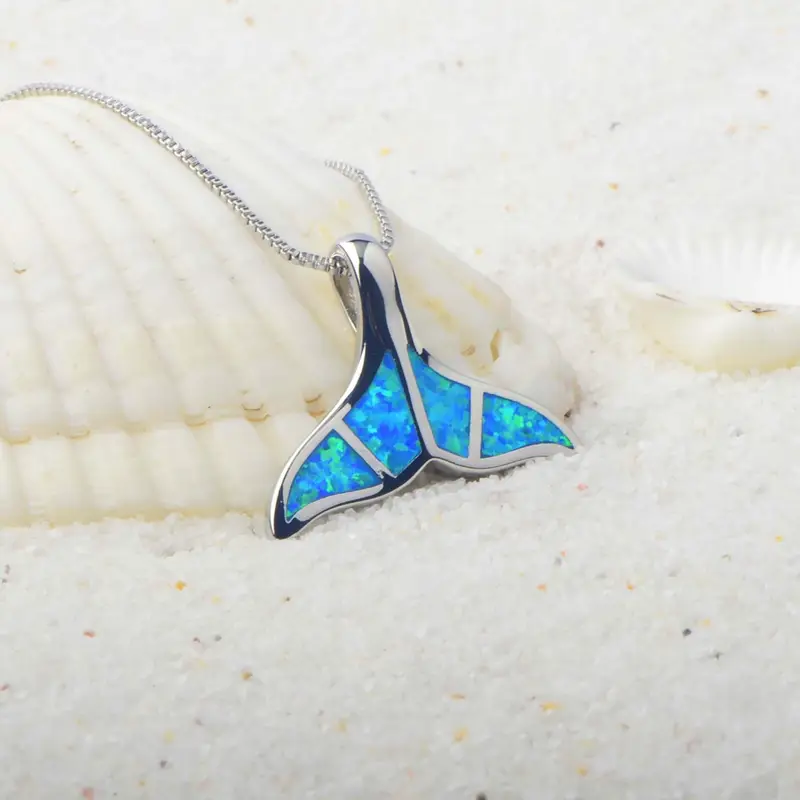 Collier en forme de queue de dauphin en opale