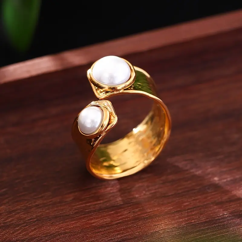 Bague Spirale Dorée avec Perle