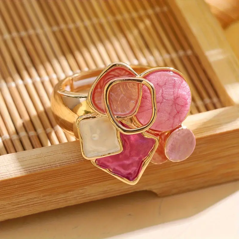 Bague en or émaillé rose