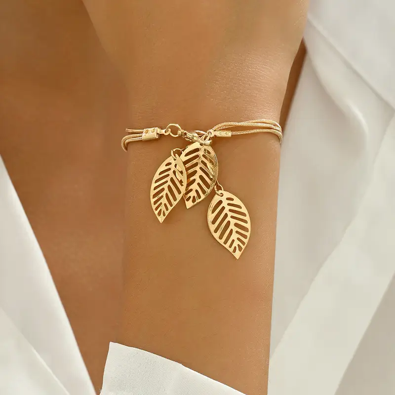 Bracelet en Feuilles D'Or Suspendues