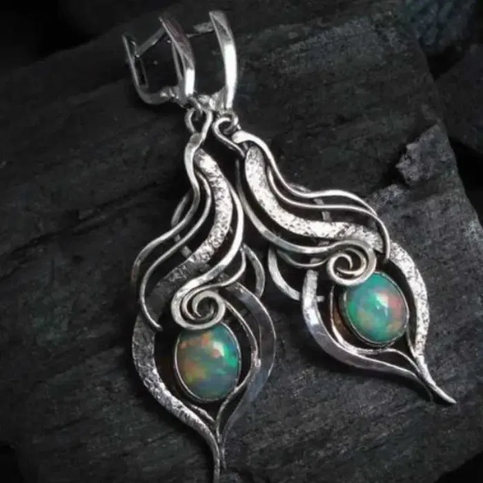 Boucles d'oreilles en opale bleue argentée