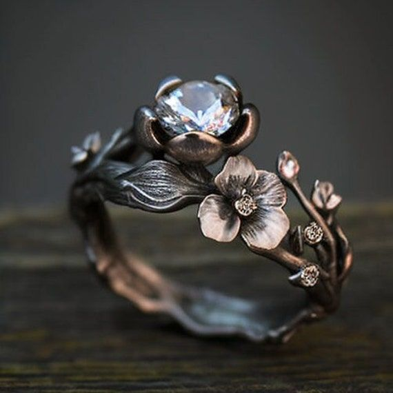 Bague en Fleur Argentée en Cristal Exotique