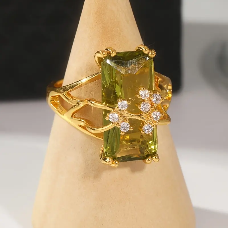 Bague en verre olive rectangulaire dorée