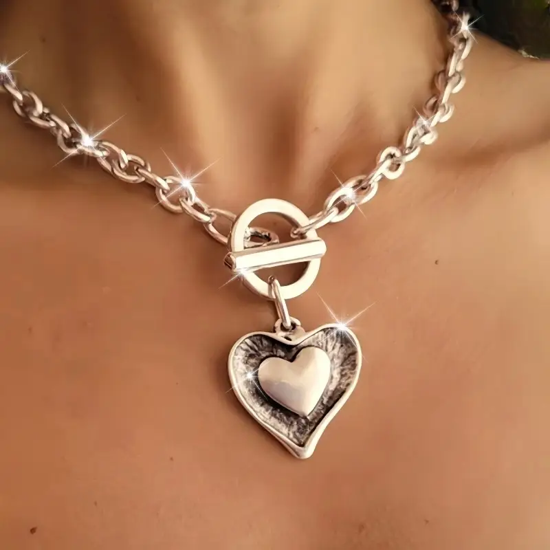 Collier en Chaîne Argentée à Double Cœur