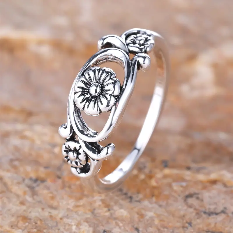 Bague Creuse en Argent en Forme de Fleur