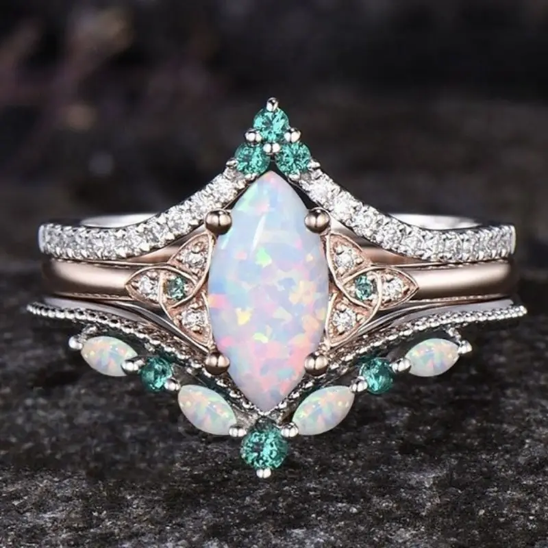 Bague Couronne en Opale Blanche Cristal Vert