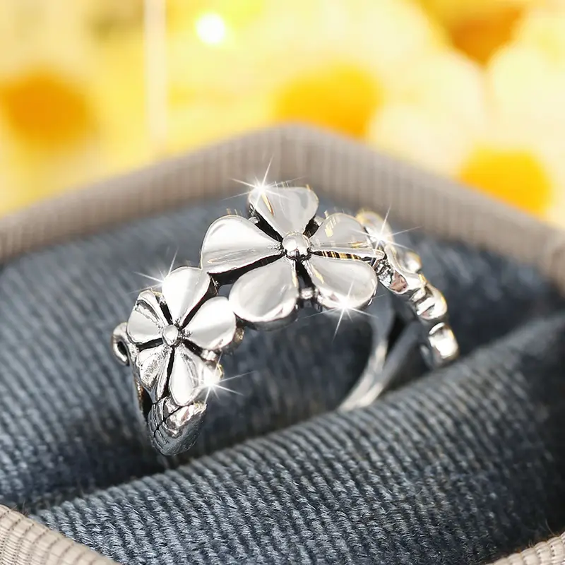 Bague Marguerite Argentée Brillante