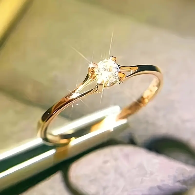 Bague en Verre Blanc avec Finesse Dorée