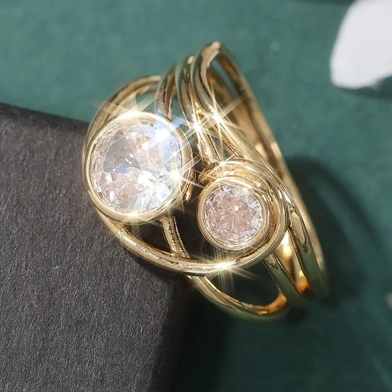 Bague en Or Ondulée avec Zirconia Brillant