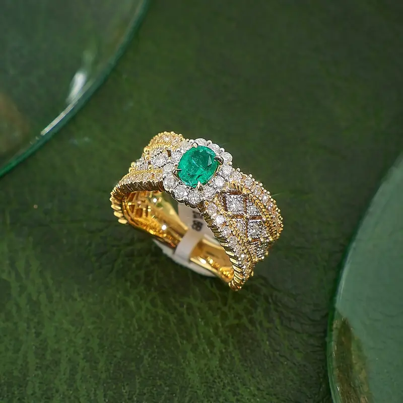 Bague Dorée Émeraude Étincelante
