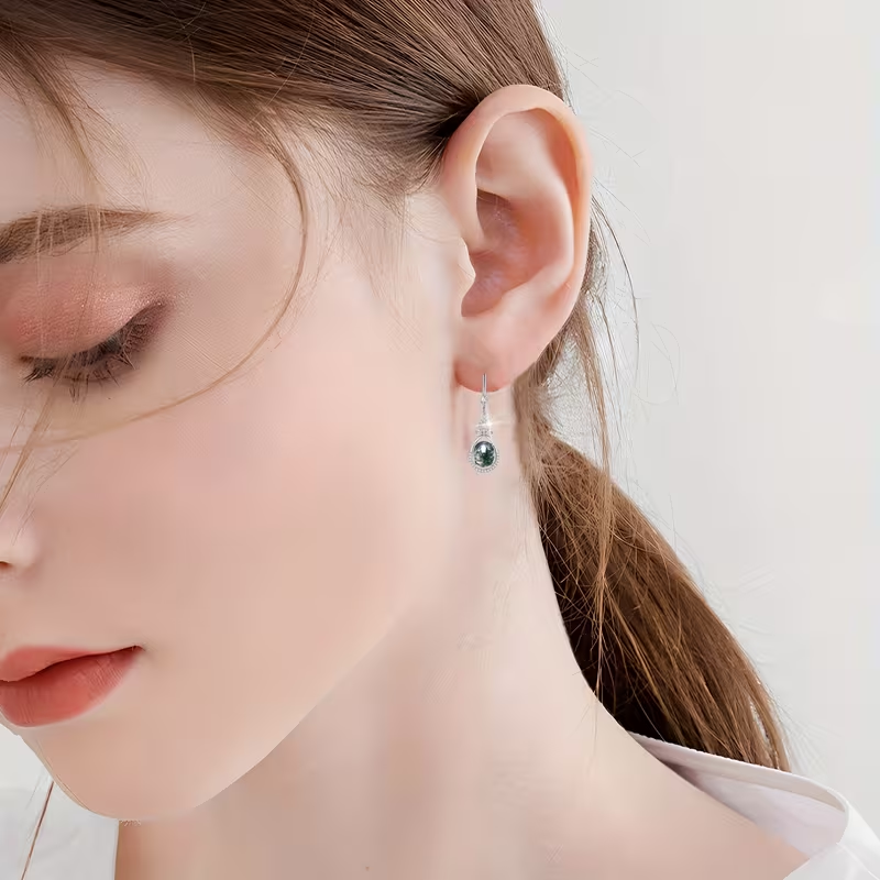 Boucles d'oreilles brillantes en goutte arrondie en agate mousse
