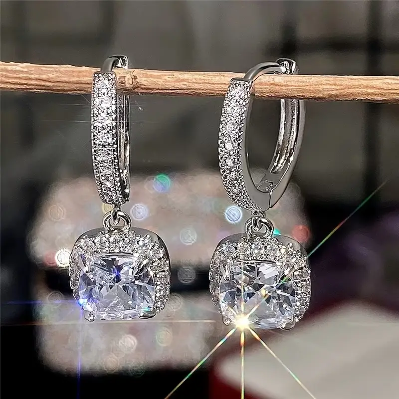 Boucles d'oreilles en argent avec zircon cubique vintage